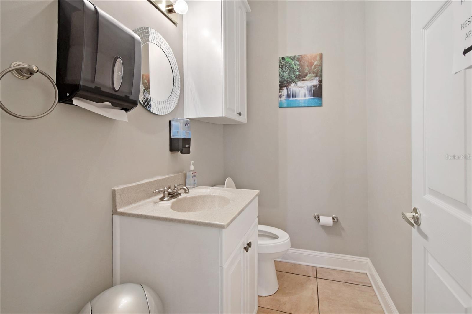 Image 11 of 25 For 1555 Kingsley Avenue 101-2