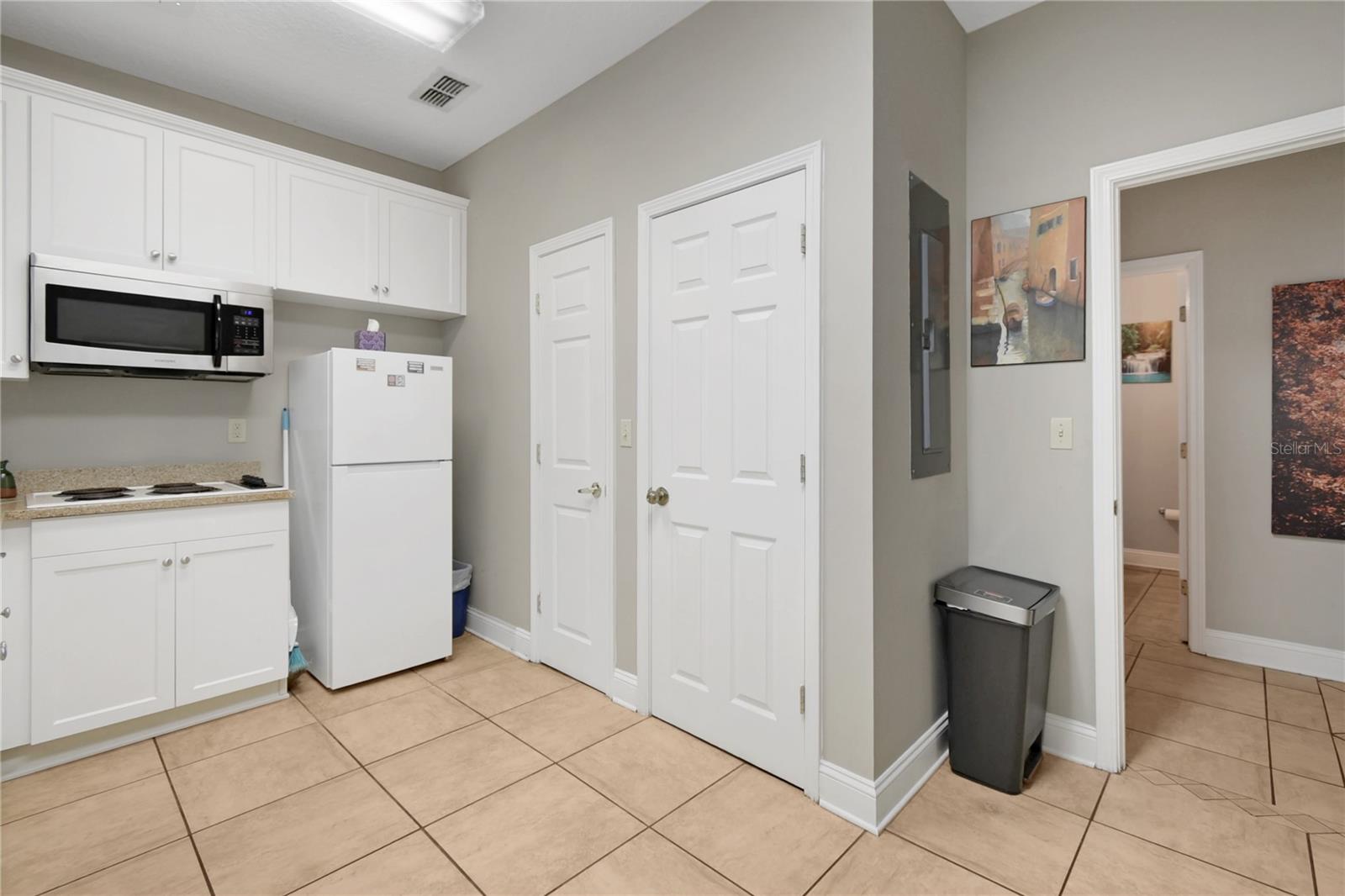 Image 14 of 25 For 1555 Kingsley Avenue 101-2