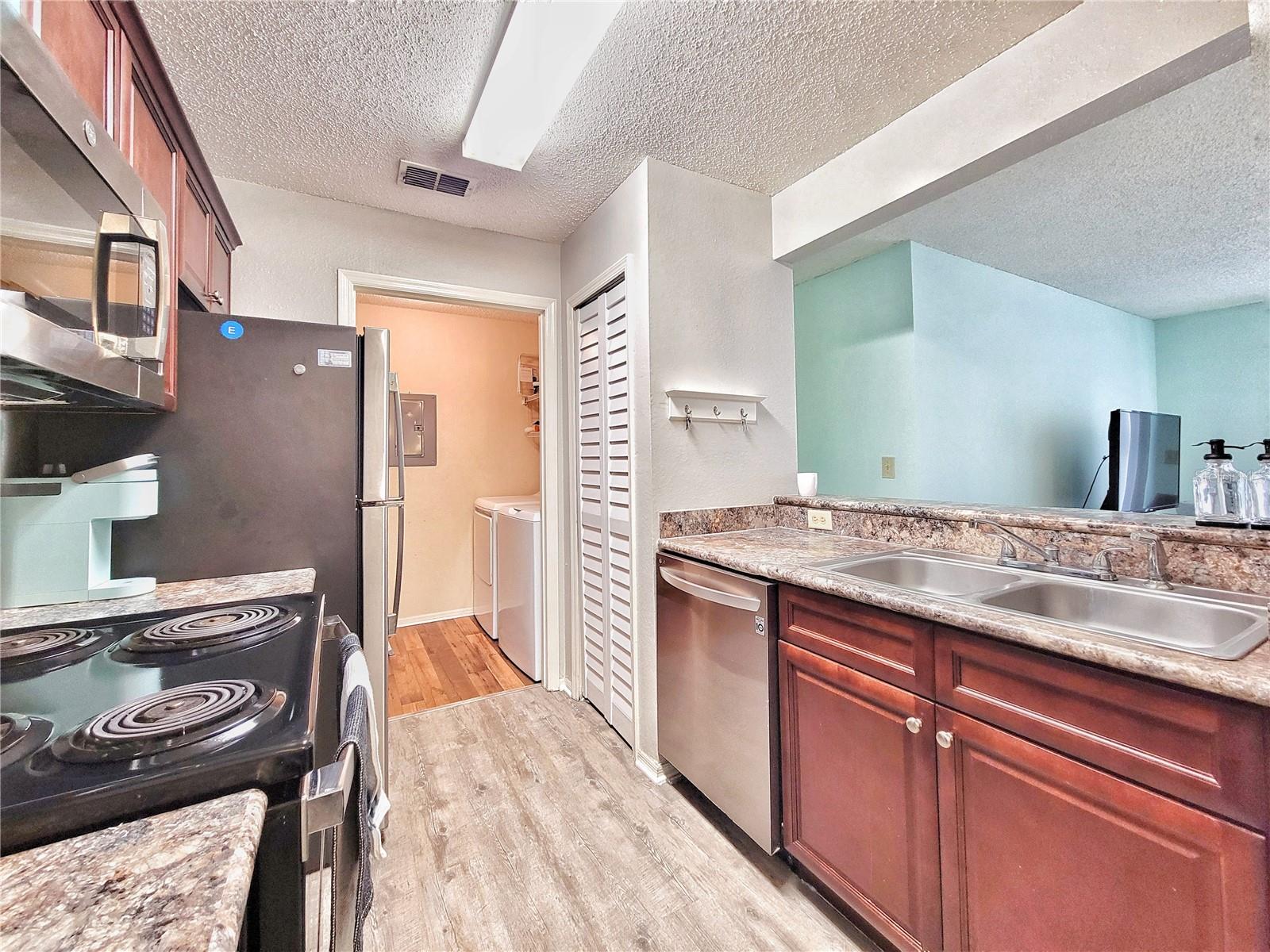 Image 14 of 34 For 3705 27th Street 316