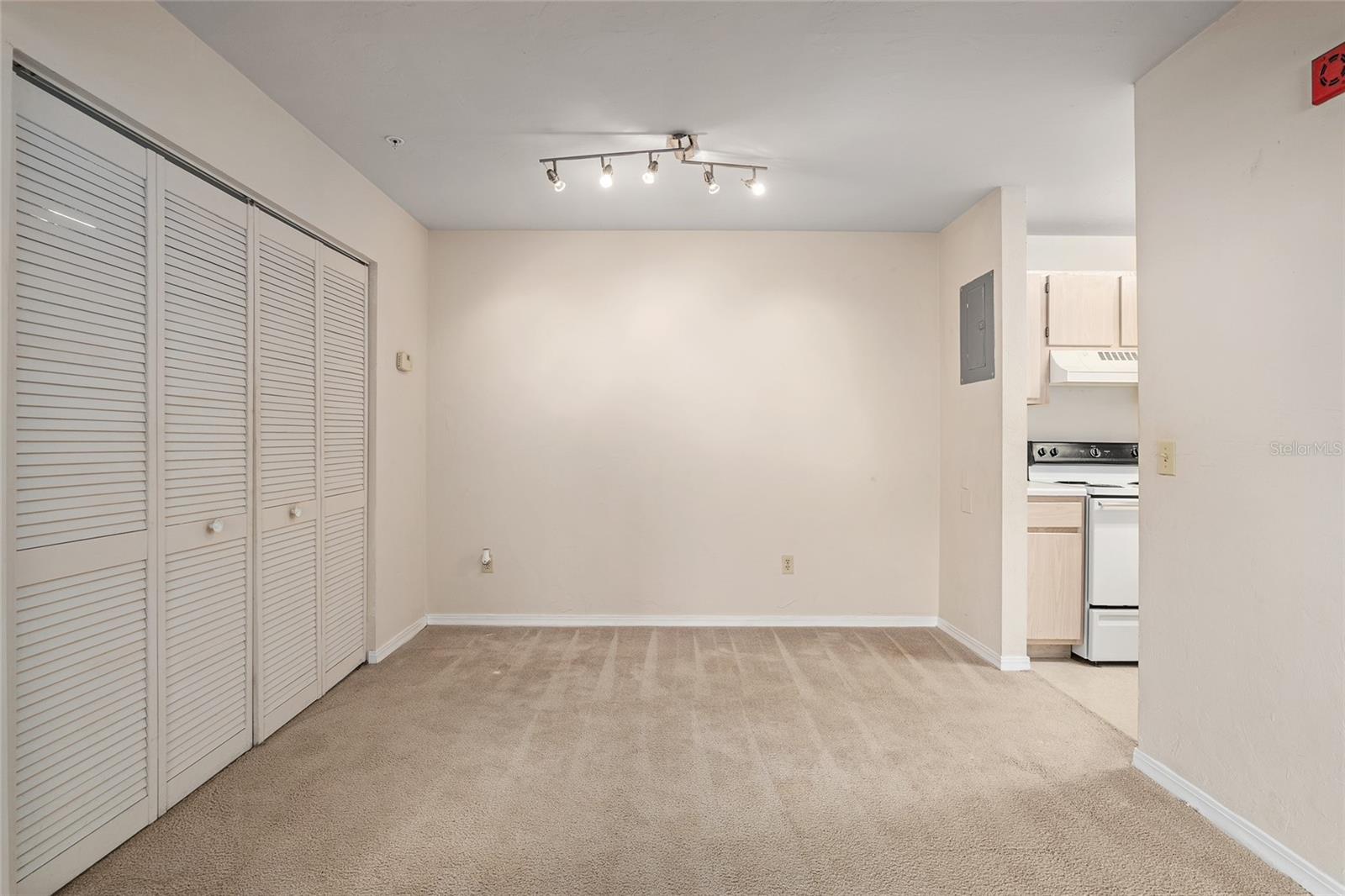 Image 11 of 33 For 2360 Archer Road 607