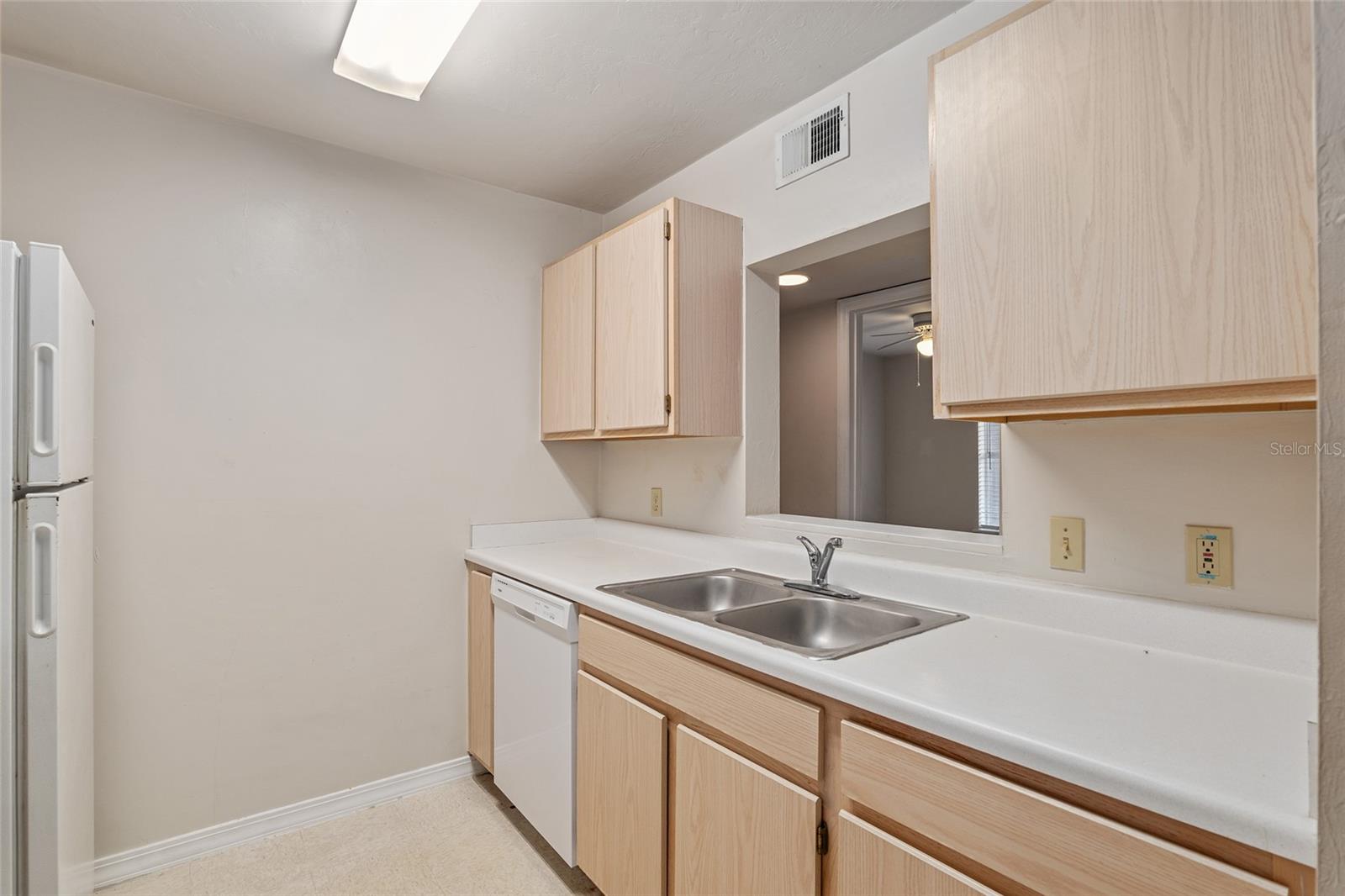Image 16 of 33 For 2360 Archer Road 607