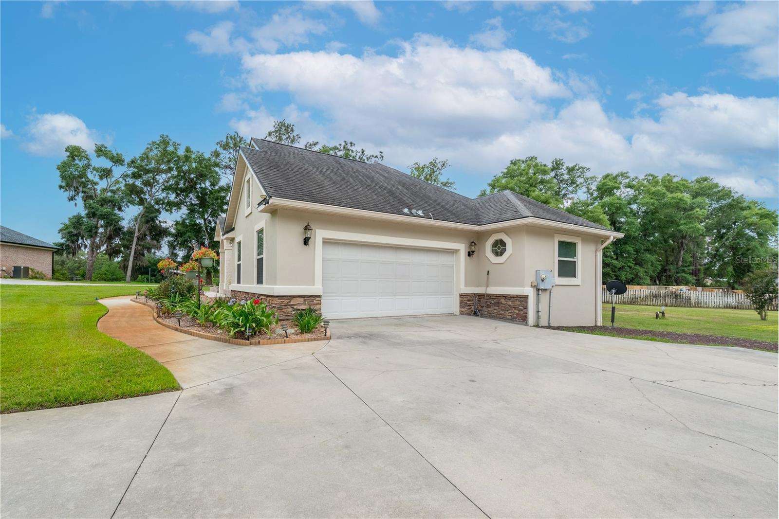 Image 10 of 51 For 376 Fieldstone Court