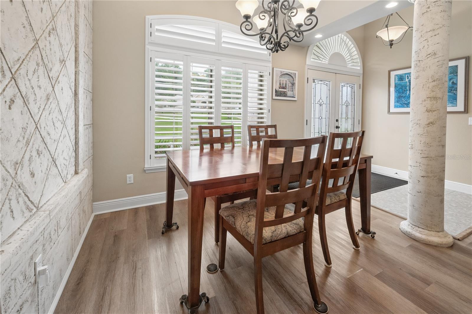 Image 14 of 51 For 376 Fieldstone Court