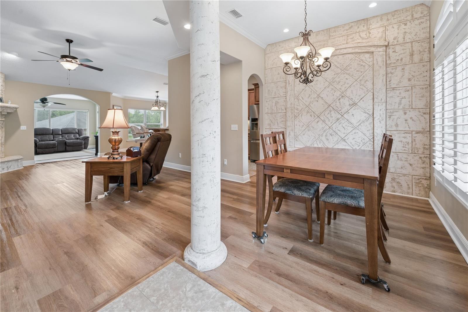 Image 15 of 51 For 376 Fieldstone Court