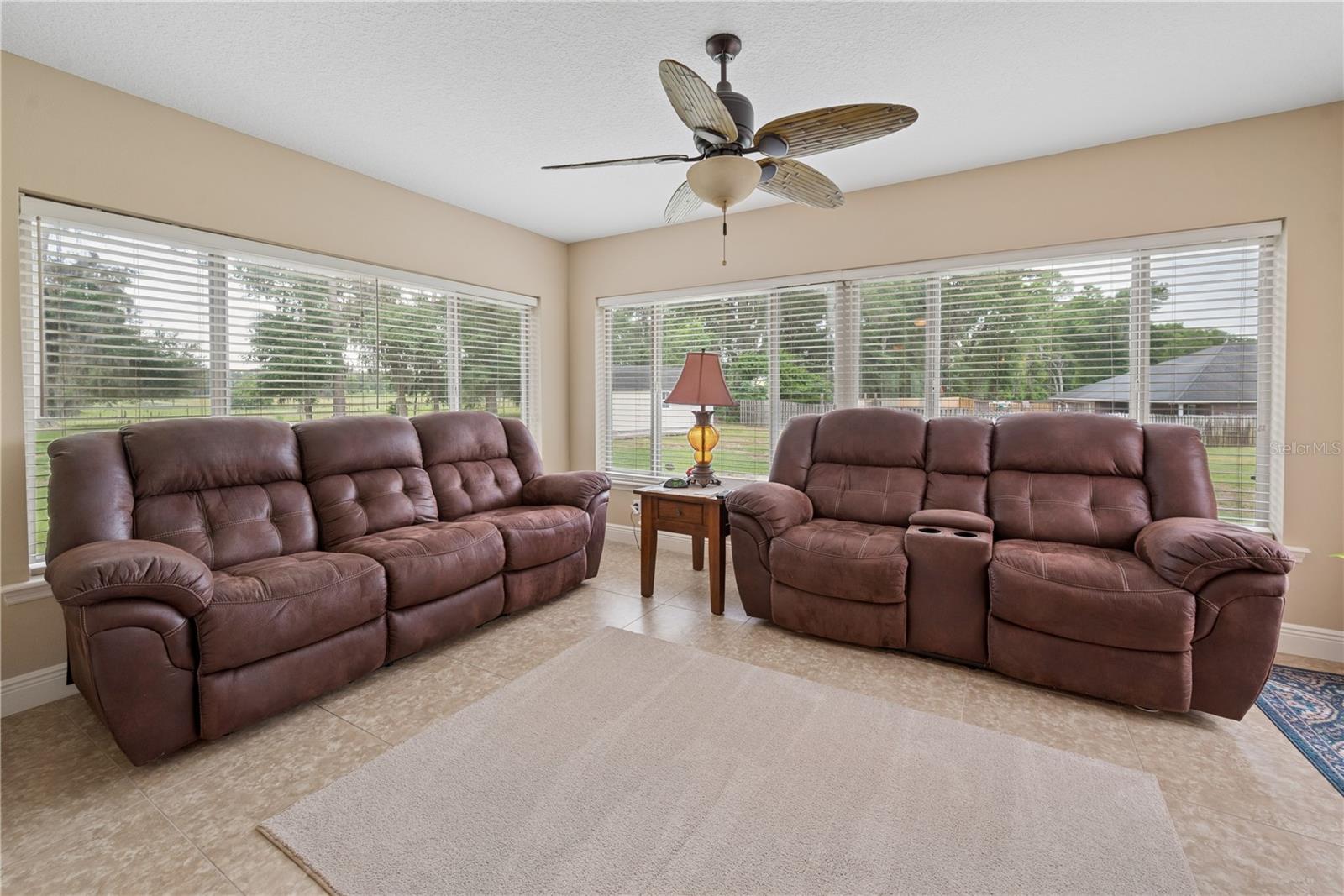 Image 21 of 51 For 376 Fieldstone Court