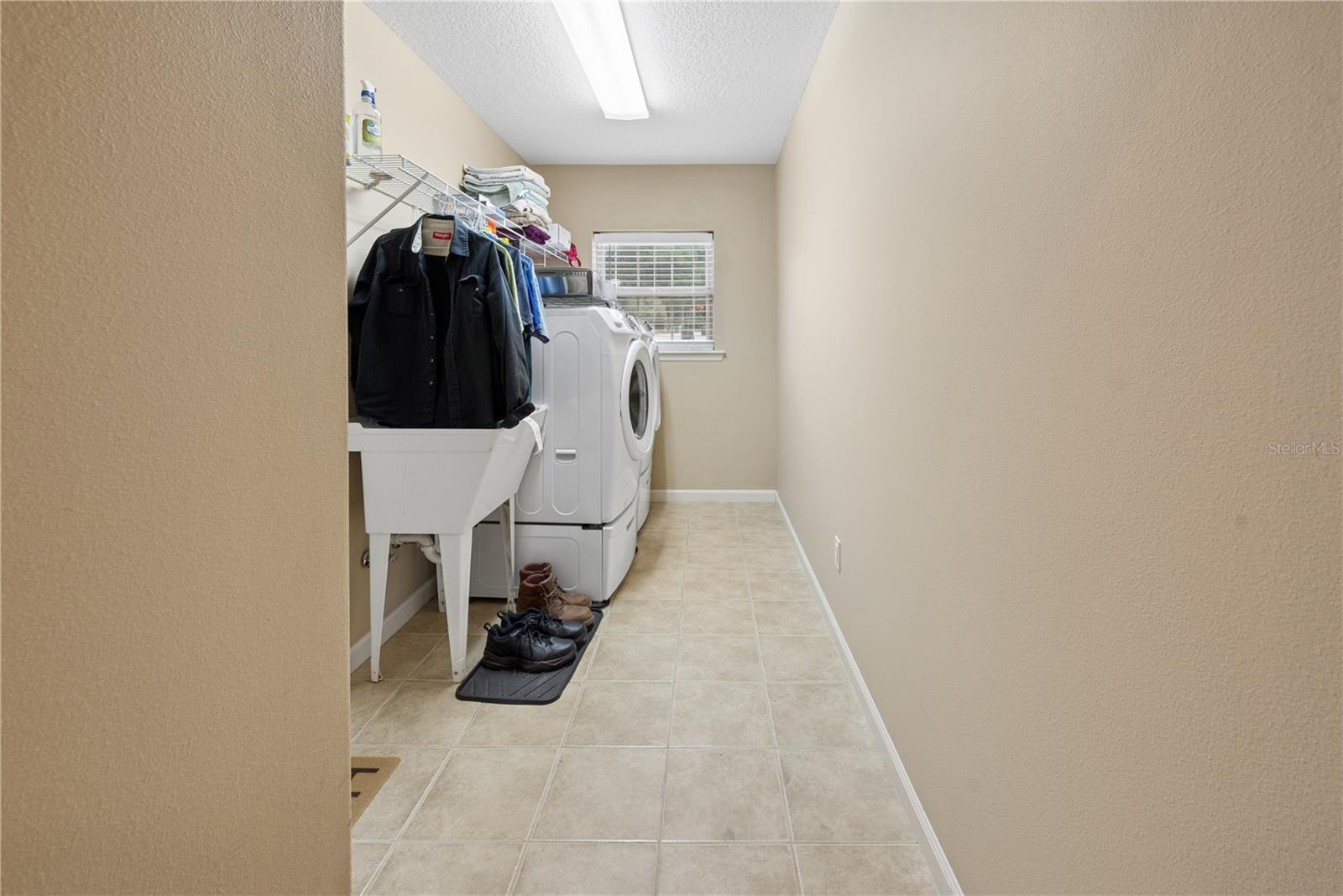 Image 26 of 51 For 376 Fieldstone Court