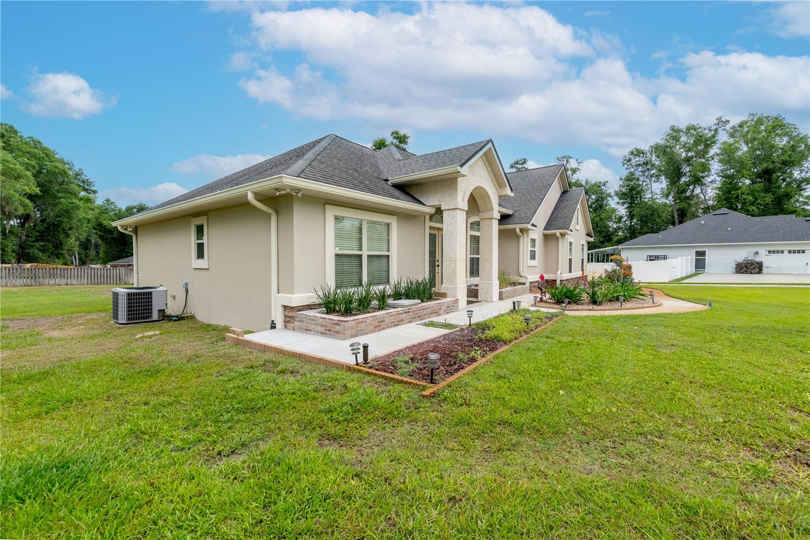 Image 6 of 51 For 376 Fieldstone Court