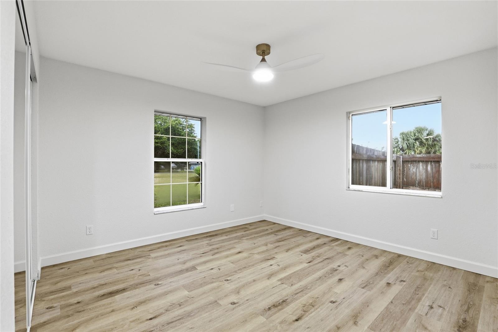 Image 27 of 44 For 15857 249th Terrace