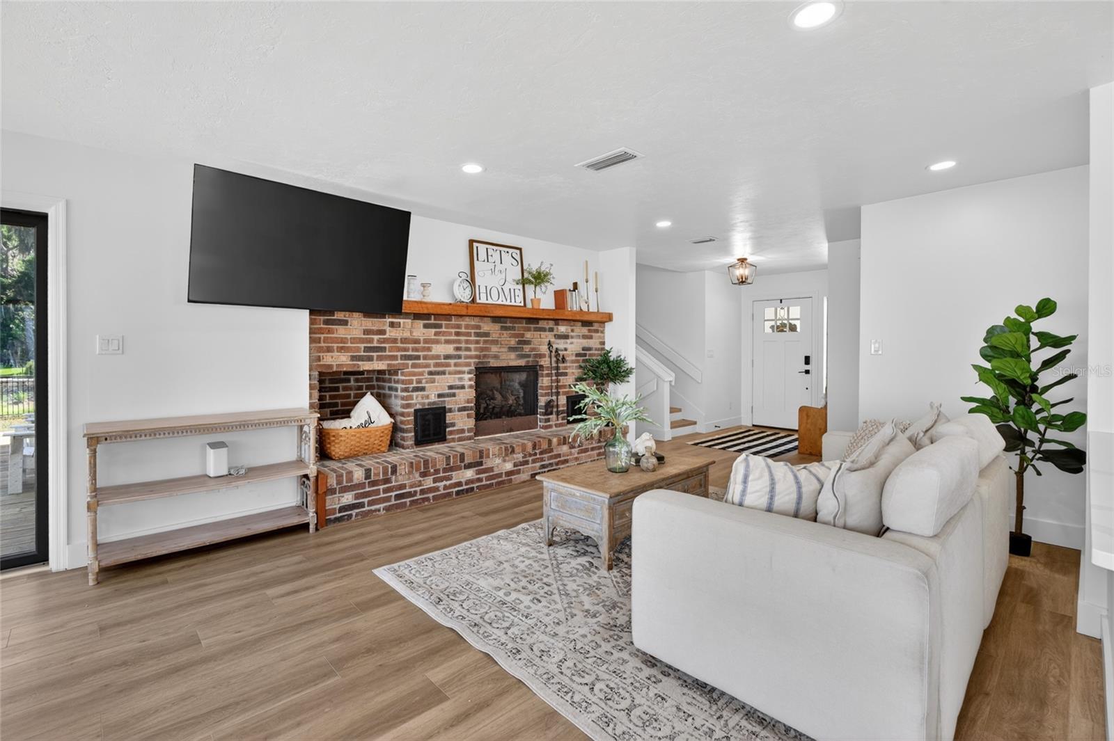 Image 18 of 63 For 2473 30th Street