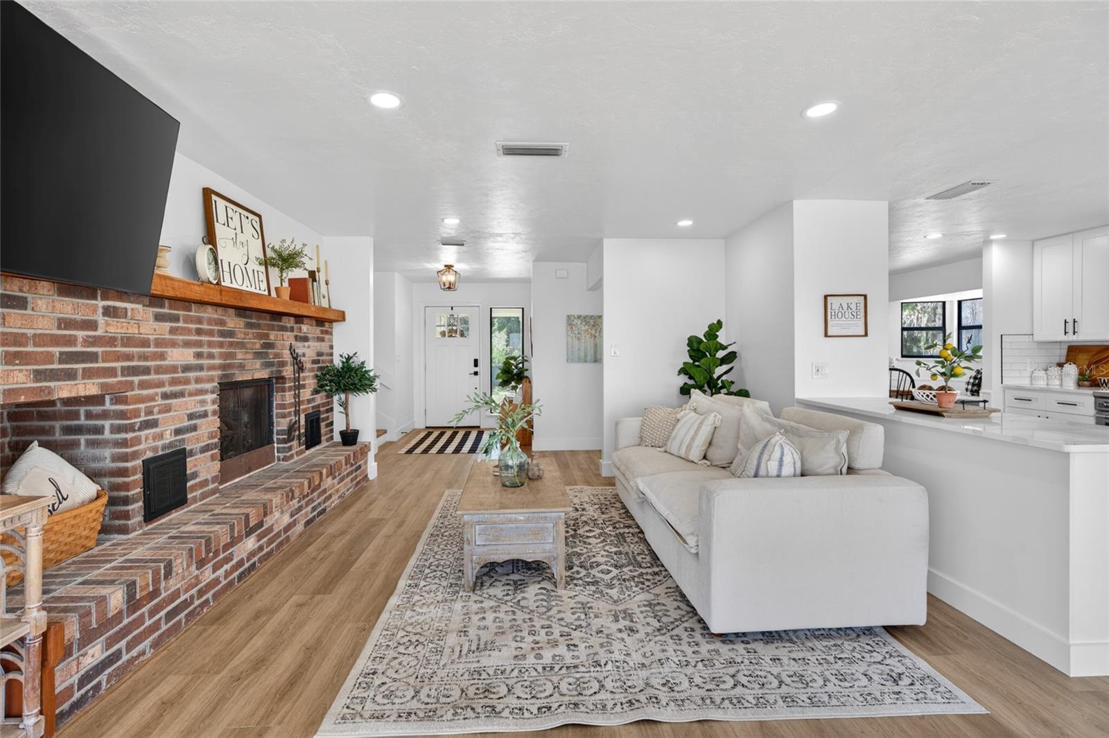 Image 19 of 63 For 2473 30th Street