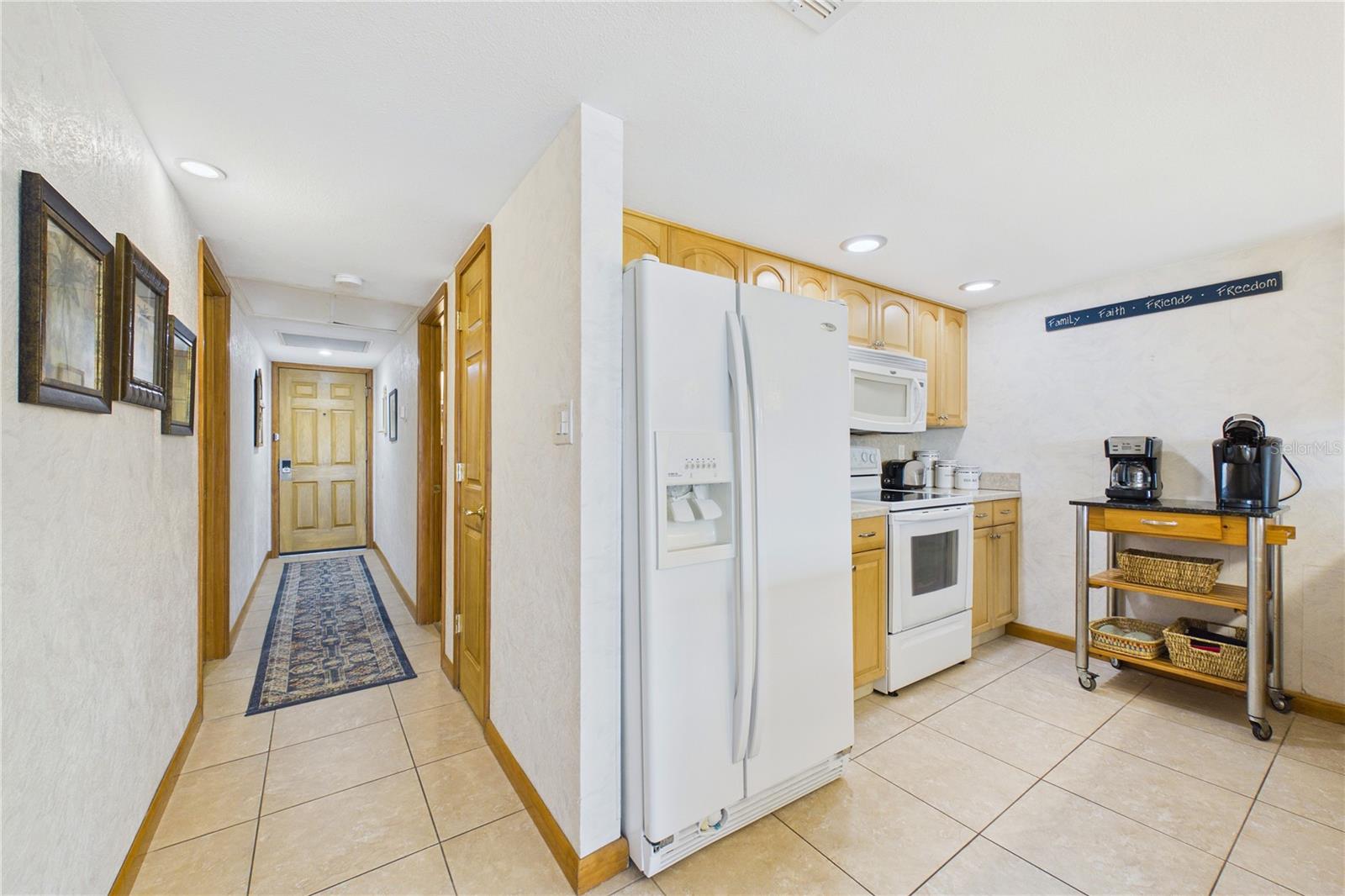 Image 4 of 50 For 19610 Gulf Boulevard 206