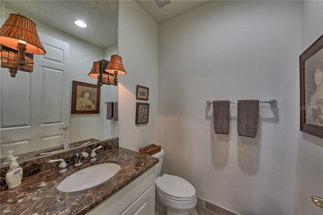 Listing photo id 22 for 10 Papaya Street 305