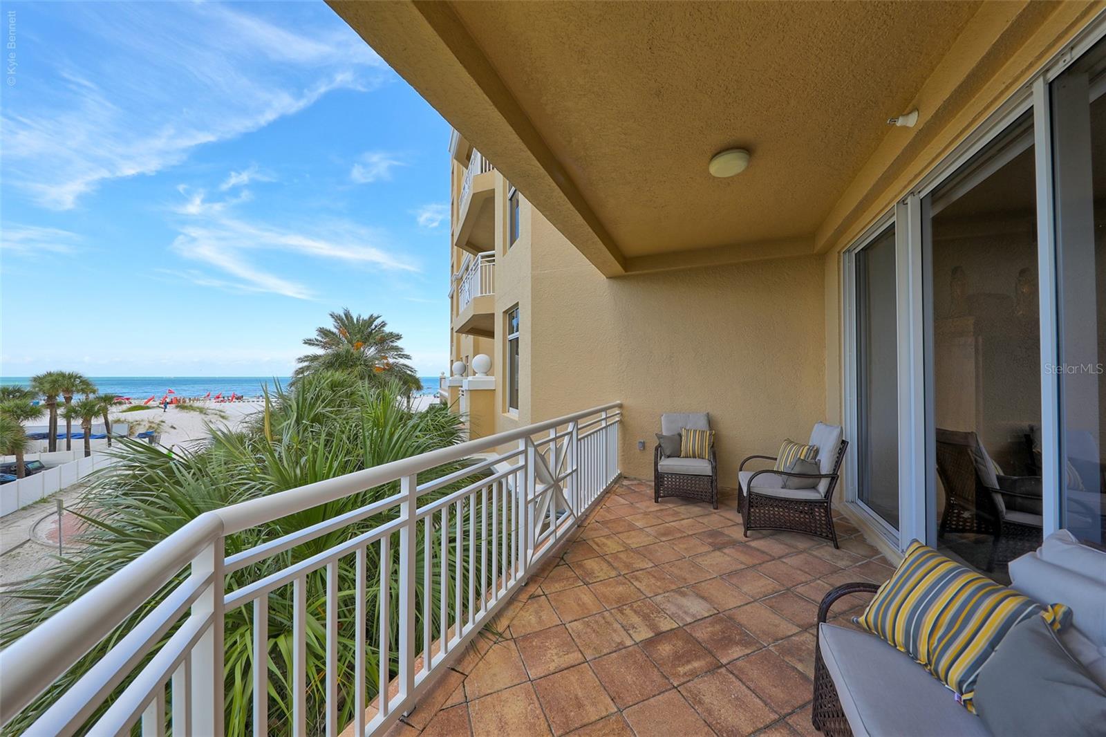 Listing photo id 29 for 10 Papaya Street 305