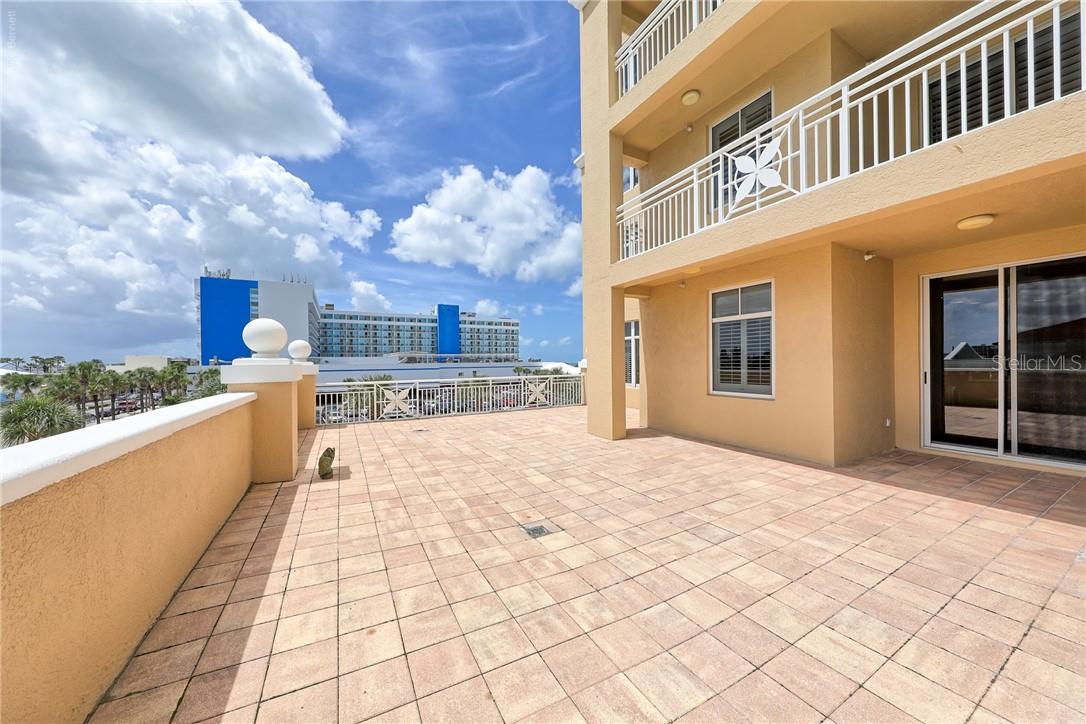 Listing photo id 31 for 10 Papaya Street 305