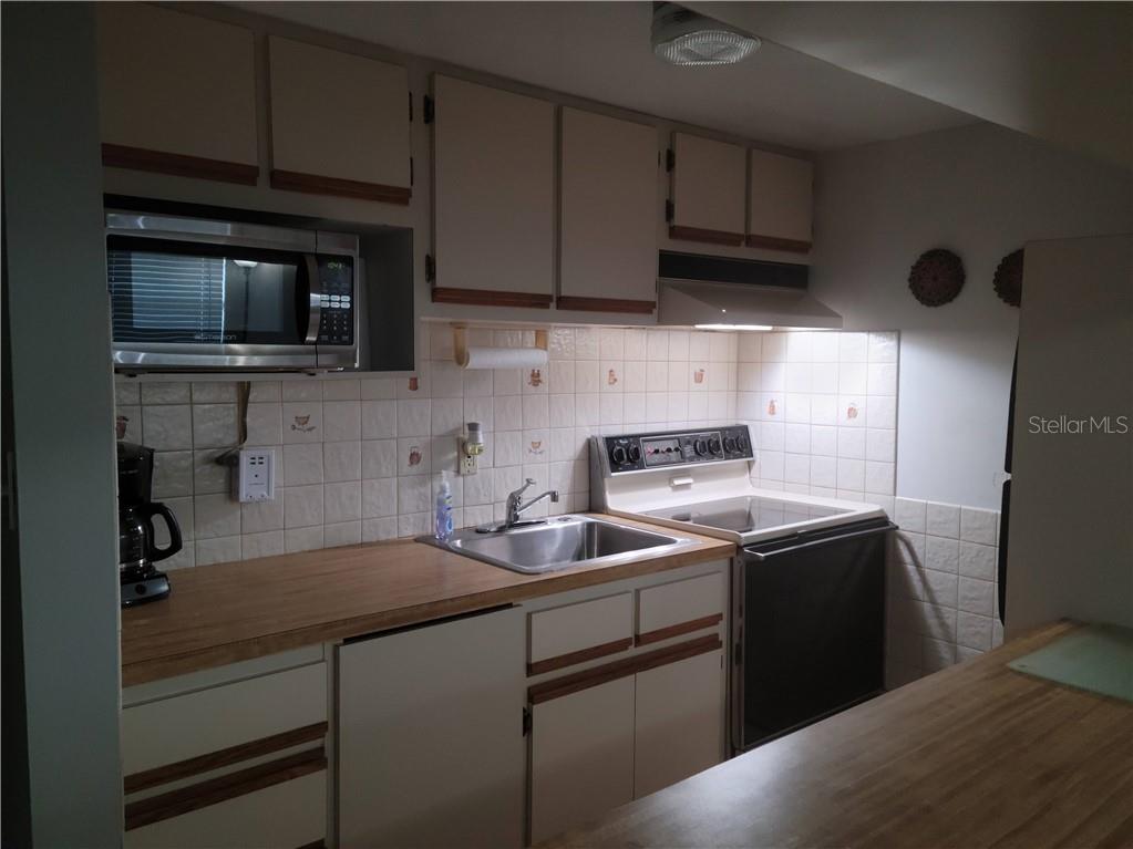 Image 16 of 23 For 8465 Gulf Boulevard 58