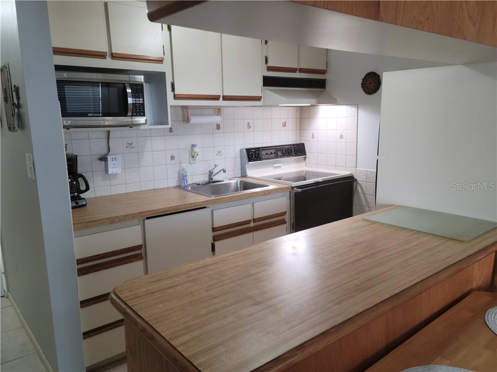 Image 6 of 23 For 8465 Gulf Boulevard 58