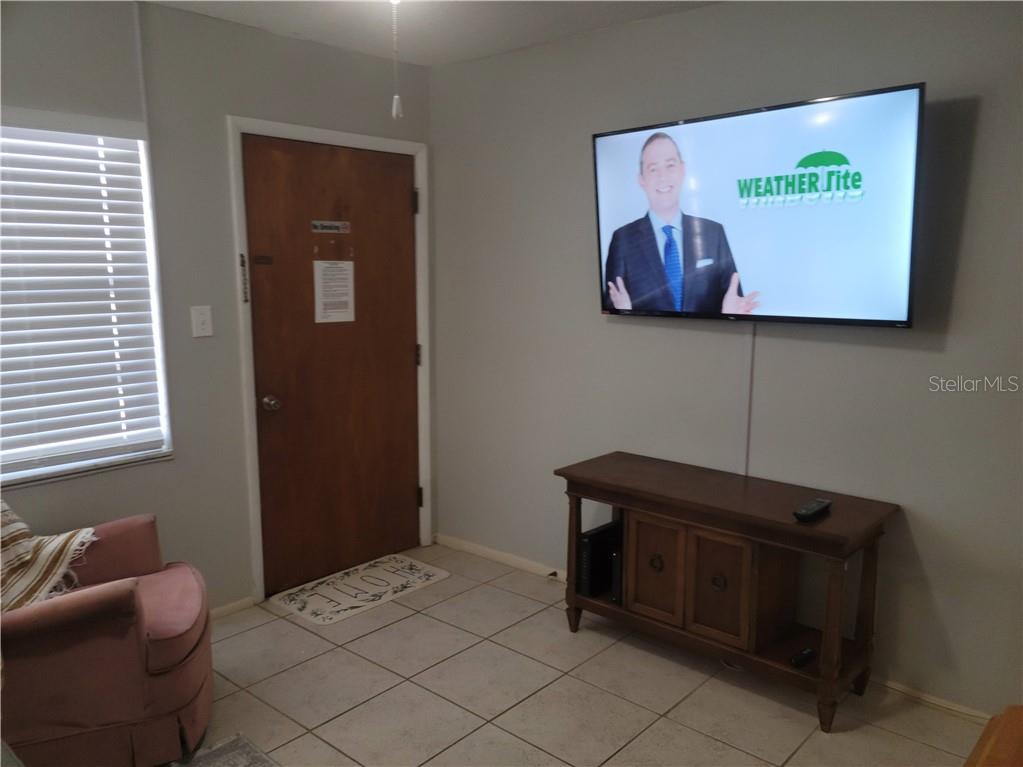 Image 9 of 23 For 8465 Gulf Boulevard 58