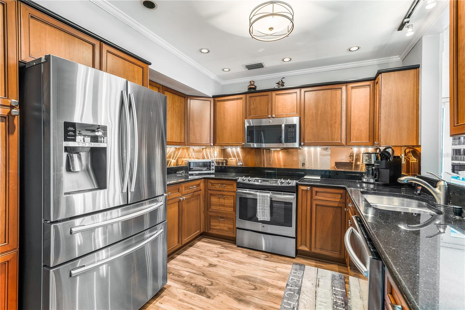 Image 25 of 54 For 7650 Bayshore Drive 401