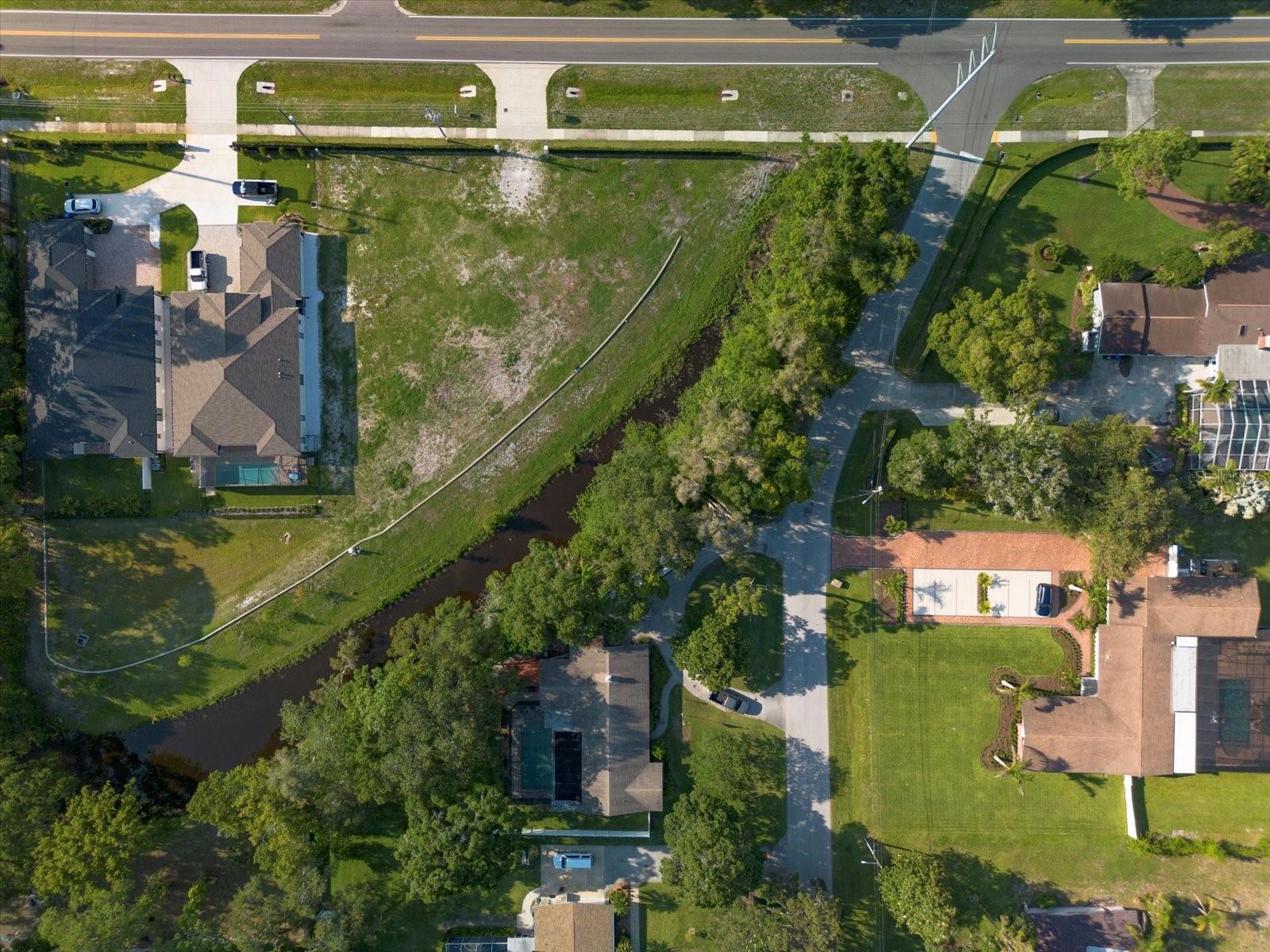 Listing photo id 89 for 2011 Belleair Road