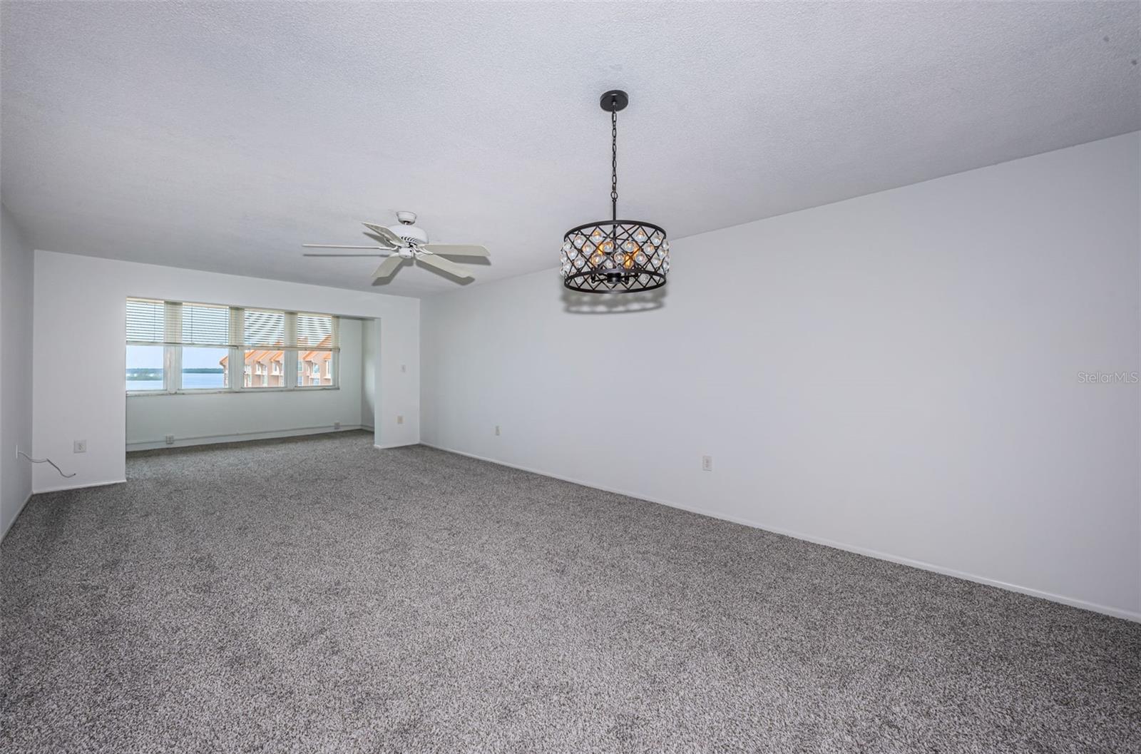 Image 8 of 82 For 622 Edgewater Drive 822