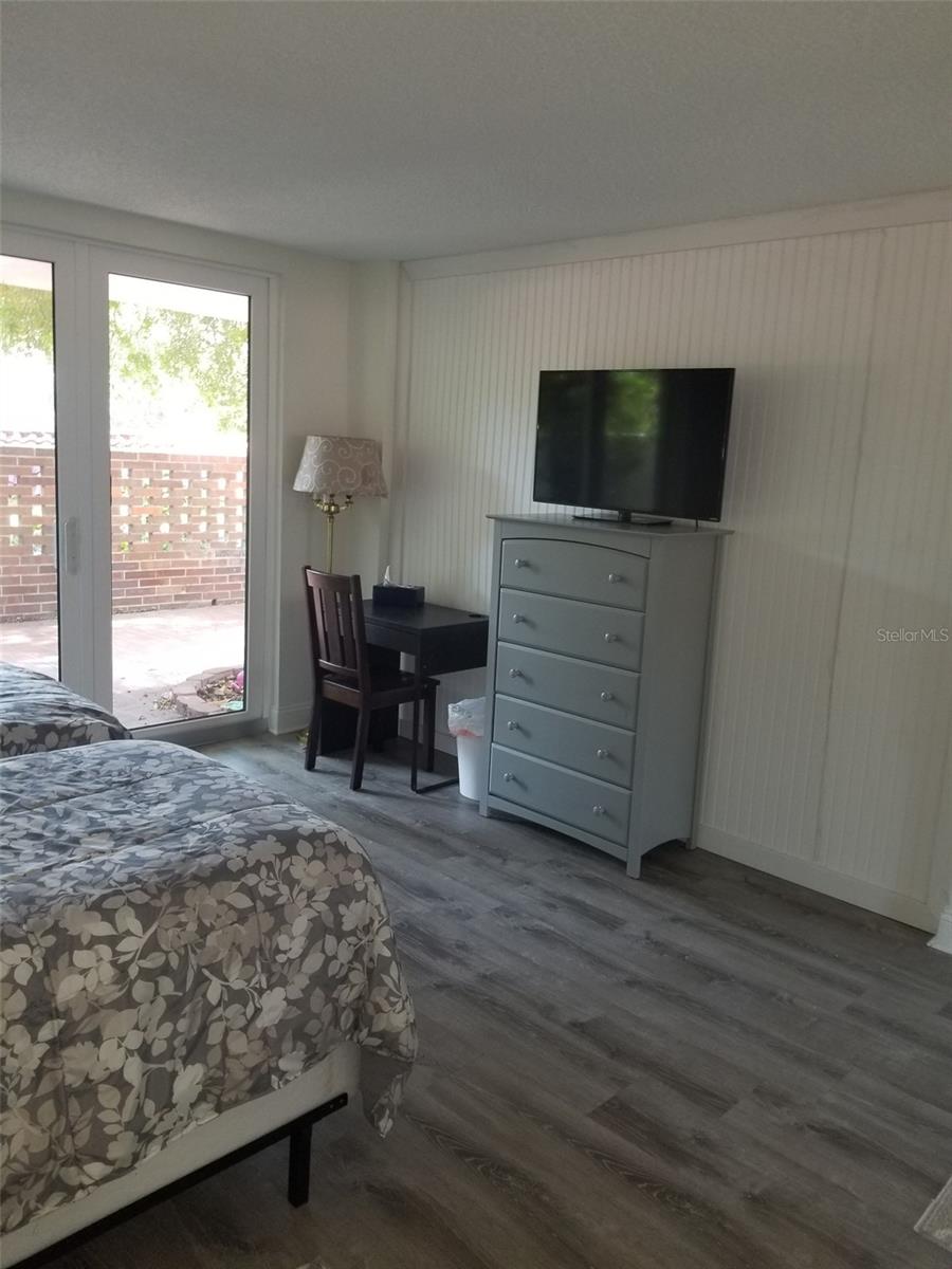 Listing photo id 11 for 2699 Seville Boulevard 101