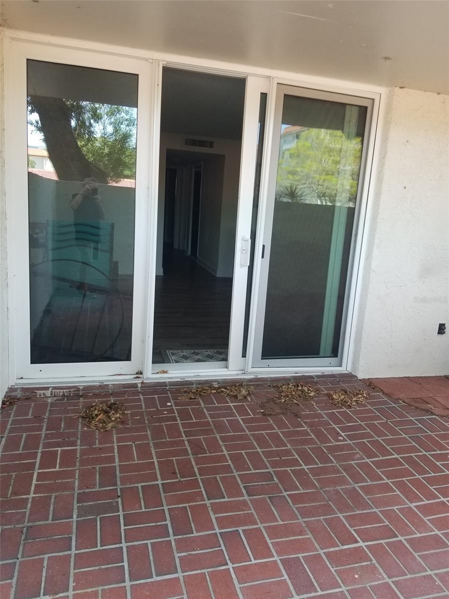 Listing photo id 18 for 2699 Seville Boulevard 101