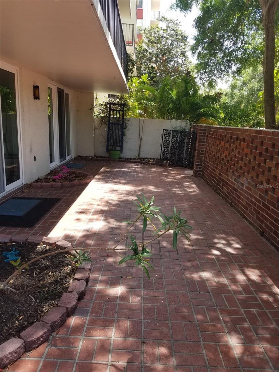 Listing photo id 20 for 2699 Seville Boulevard 101