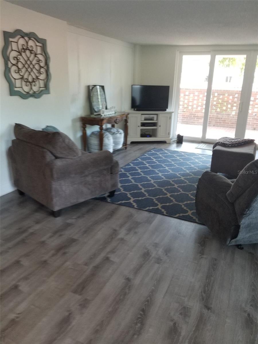 Listing photo id 5 for 2699 Seville Boulevard 101