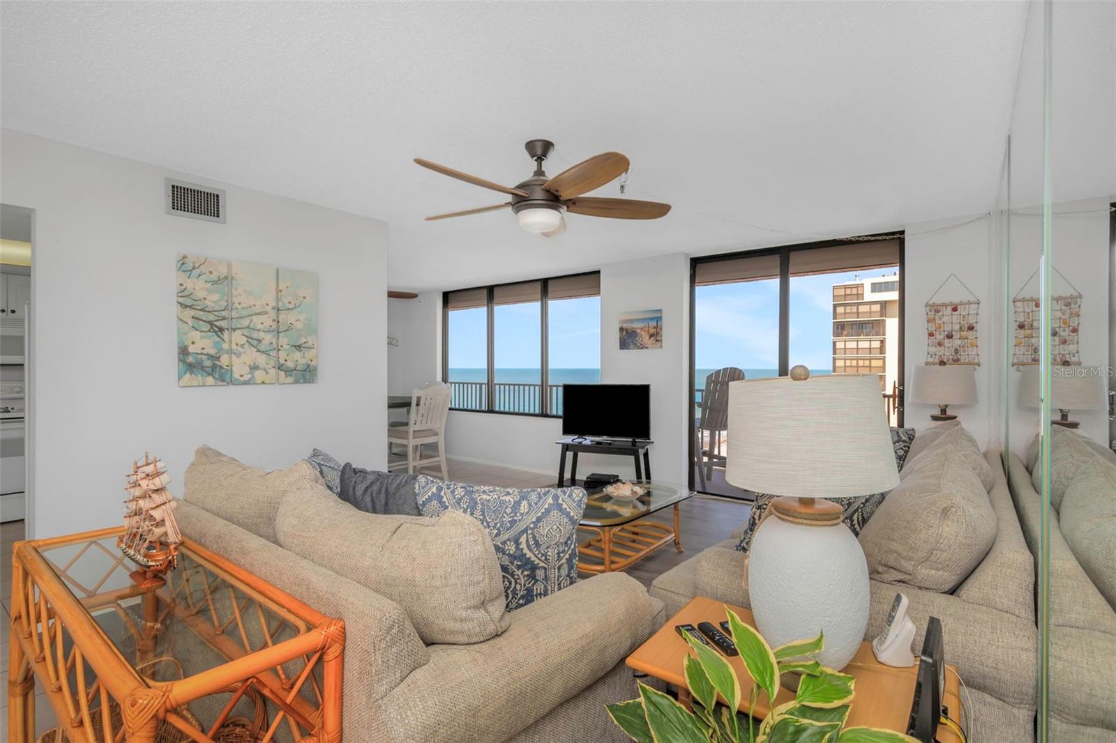 Image 17 of 82 For 15316 Gulf Boulevard 604