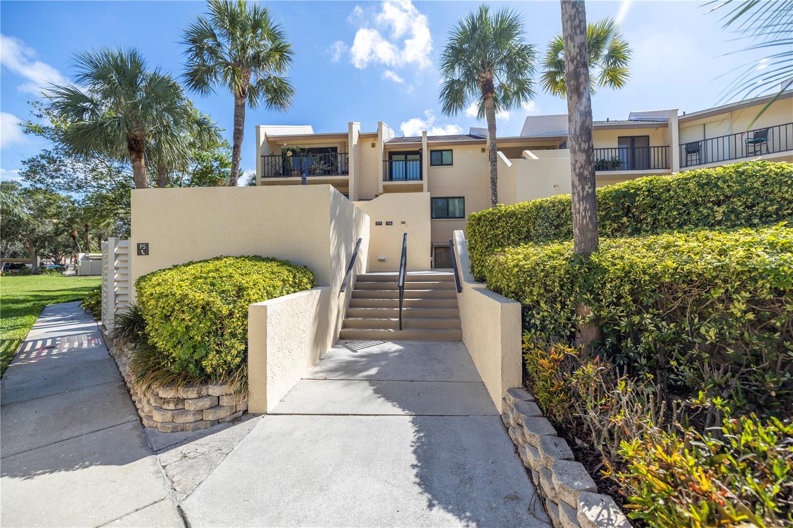 Listing photo id 0 for 7520 Sunshine Skyway Lane S T18 Furnis