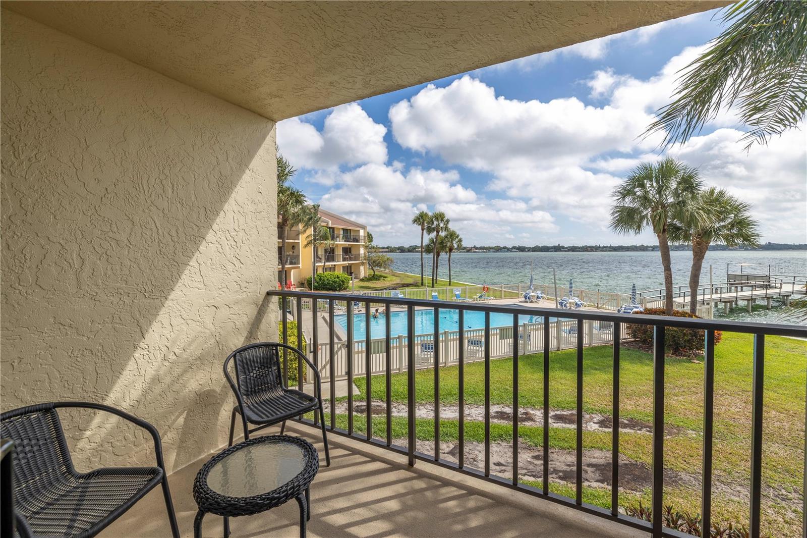 Listing photo id 18 for 7520 Sunshine Skyway Lane S T18 Furnis