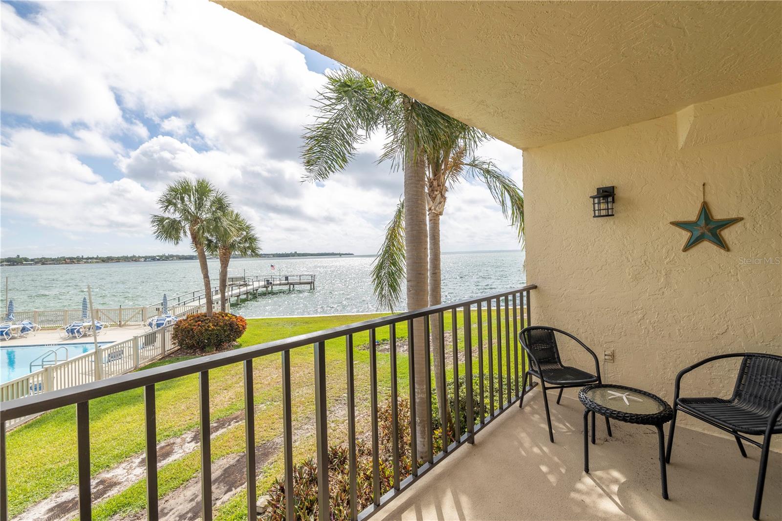 Listing photo id 24 for 7520 Sunshine Skyway Lane S T18 Furnis