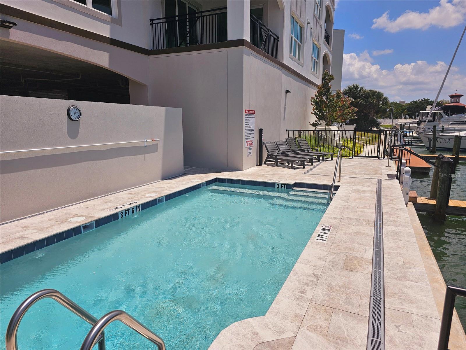 Listing photo id 8 for 211 Dolphin Point 201