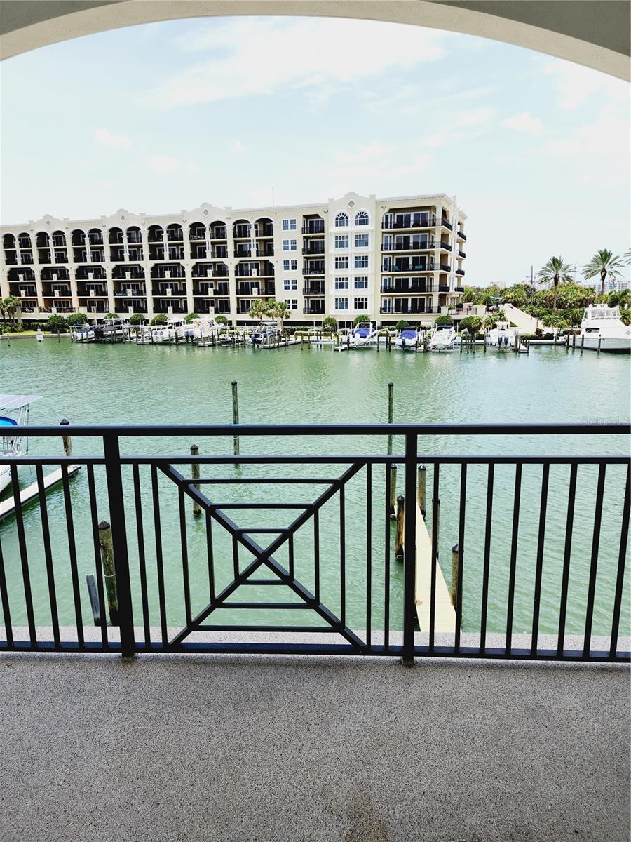 Listing photo id 14 for 211 Dolphin Point 201