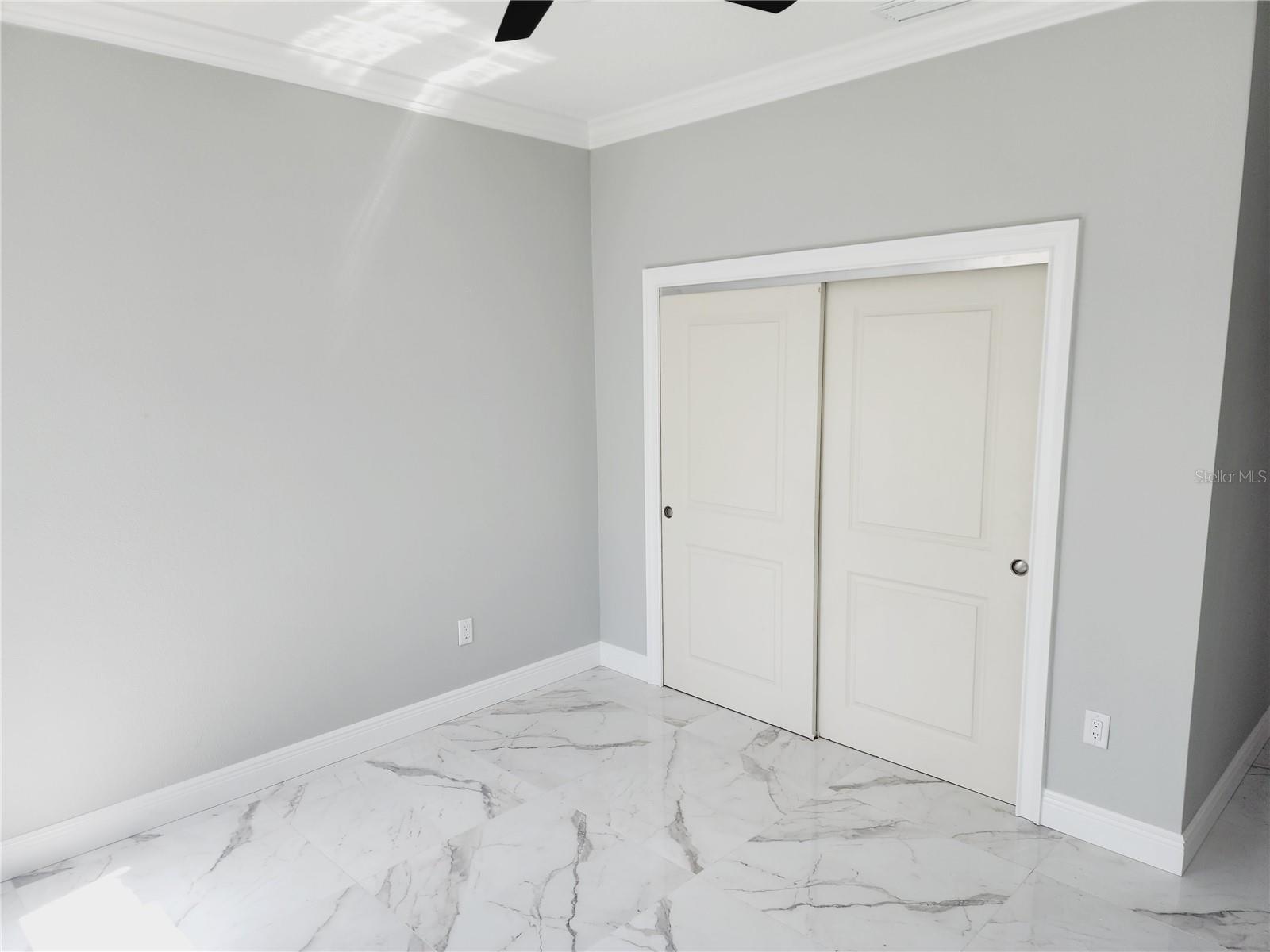 Listing photo id 21 for 211 Dolphin Point 201