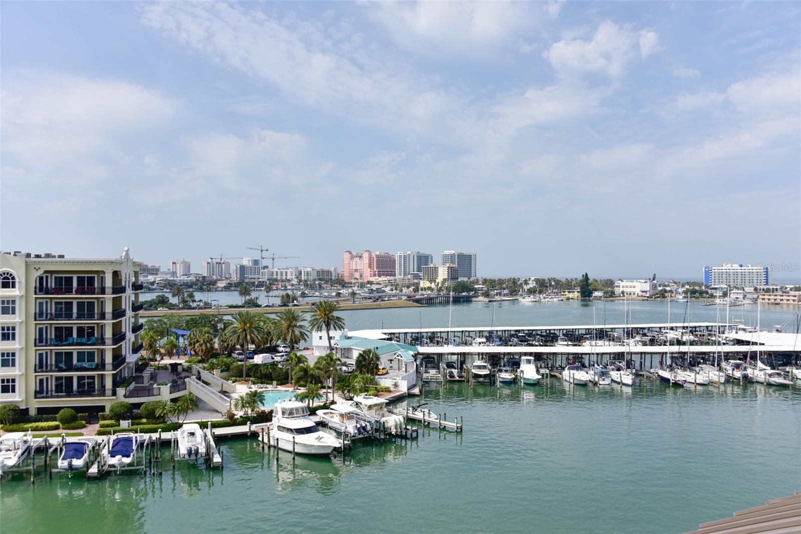 Listing photo id 31 for 211 Dolphin Point 201