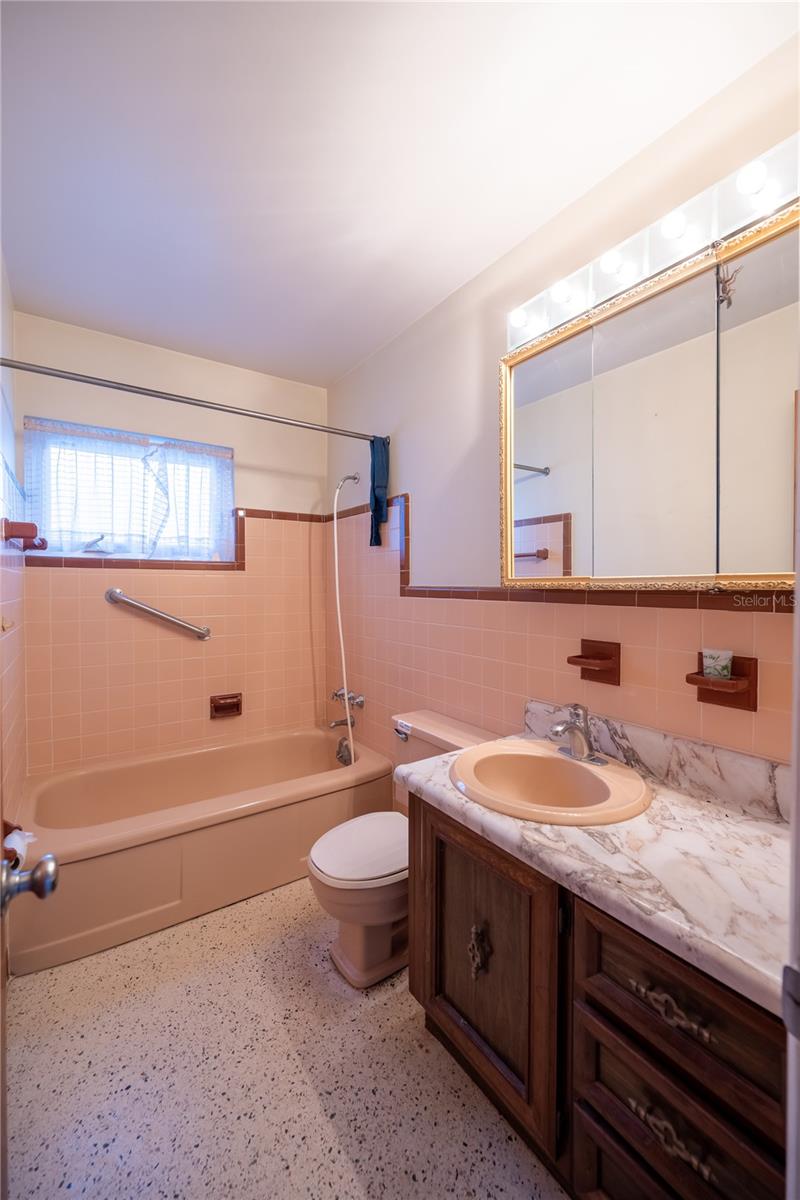 Listing photo id 28 for 1425 Corey Way S