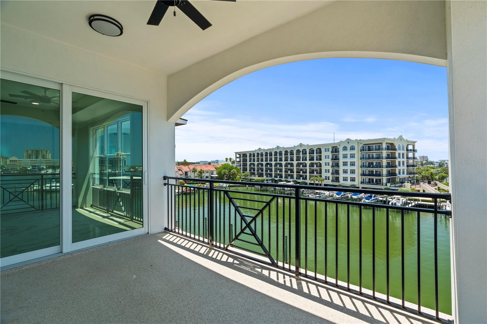 Listing photo id 8 for 211 Dolphin Point 302