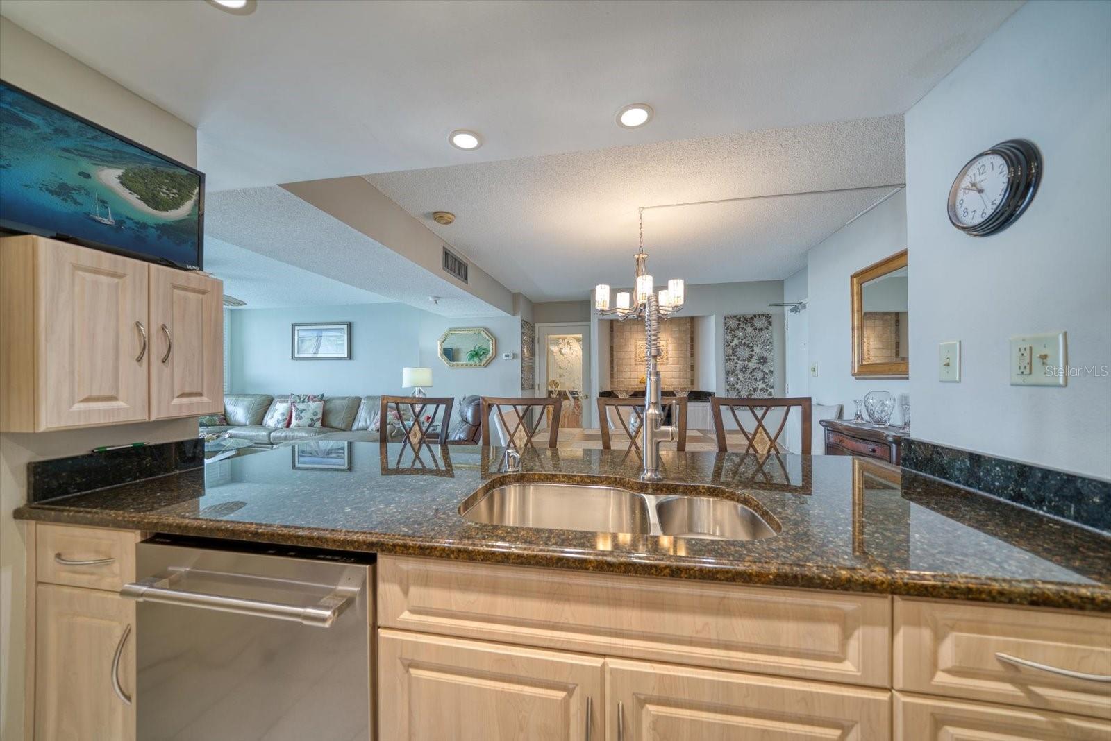 Listing photo id 8 for 450 Gulfview Boulevard 907