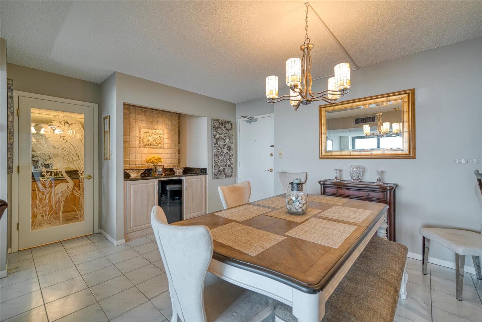 Listing photo id 9 for 450 Gulfview Boulevard 907