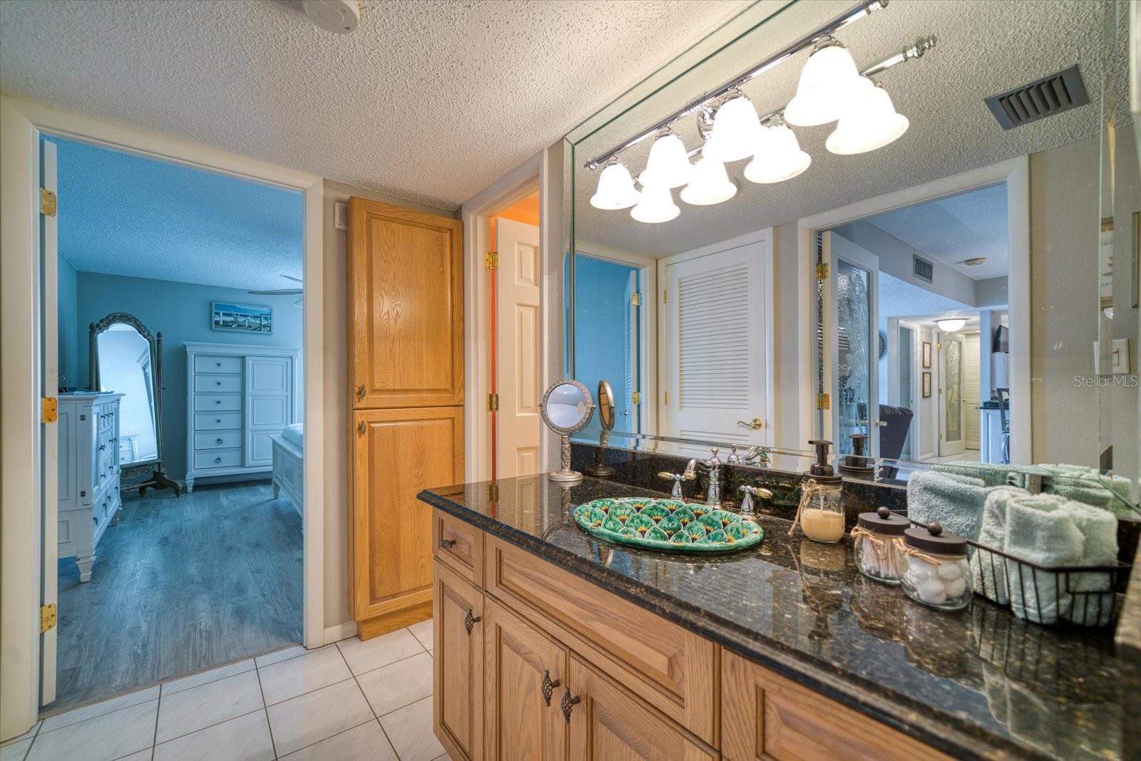 Listing photo id 11 for 450 Gulfview Boulevard 907