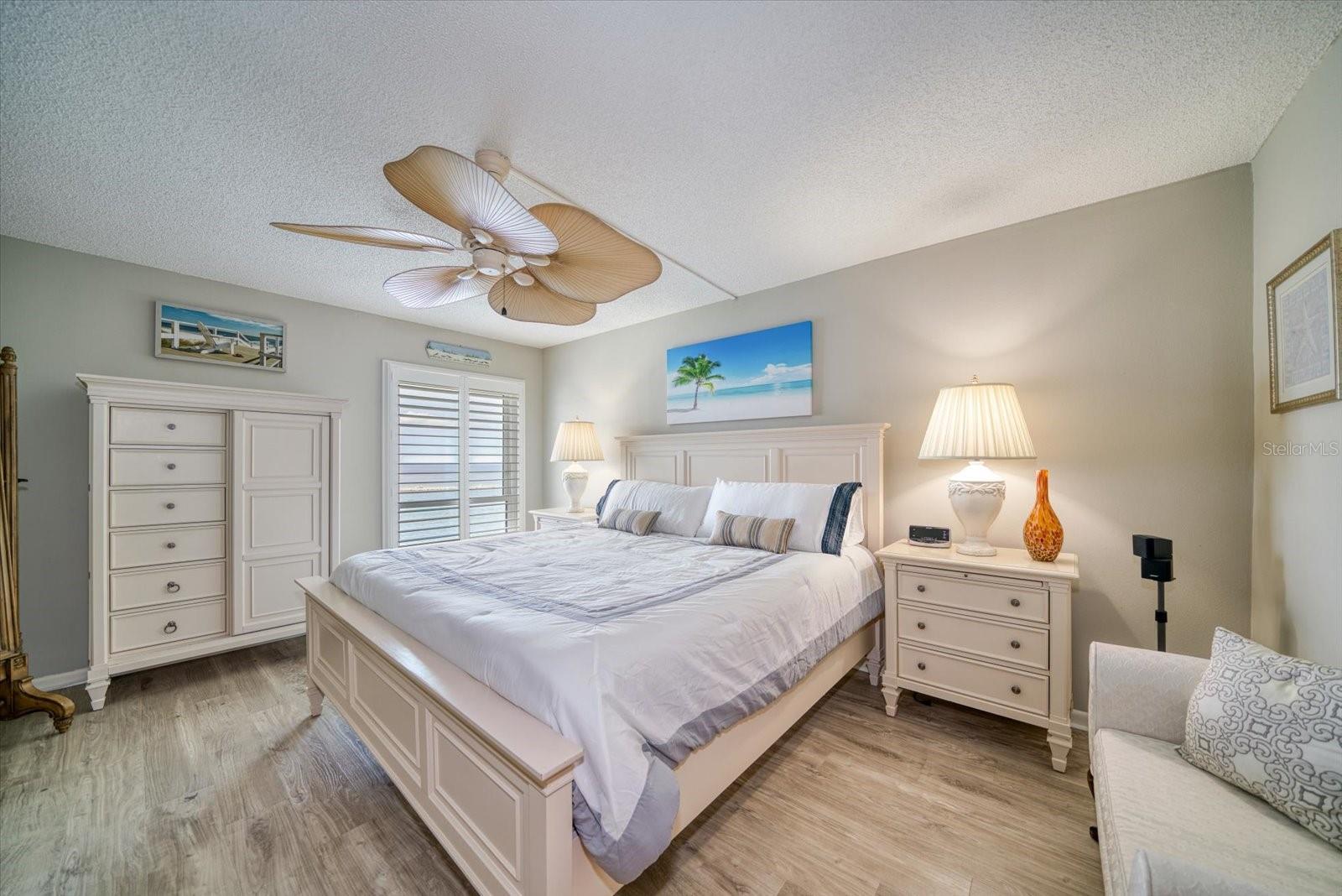 Listing photo id 12 for 450 Gulfview Boulevard 907