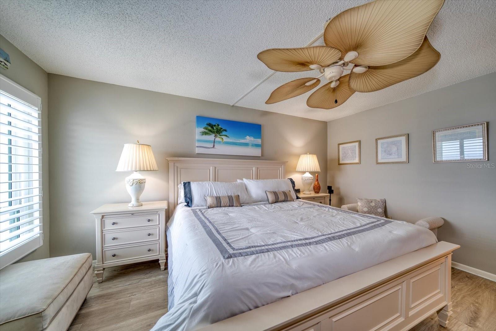 Listing photo id 13 for 450 Gulfview Boulevard 907