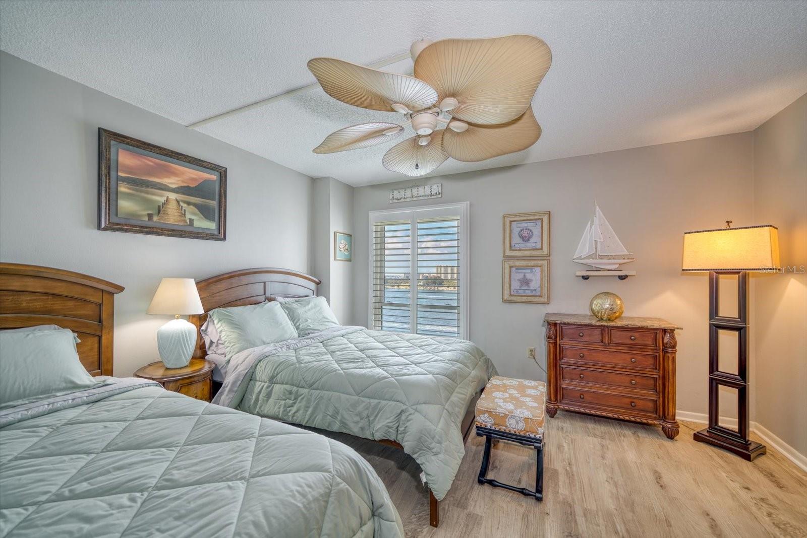 Listing photo id 16 for 450 Gulfview Boulevard 907