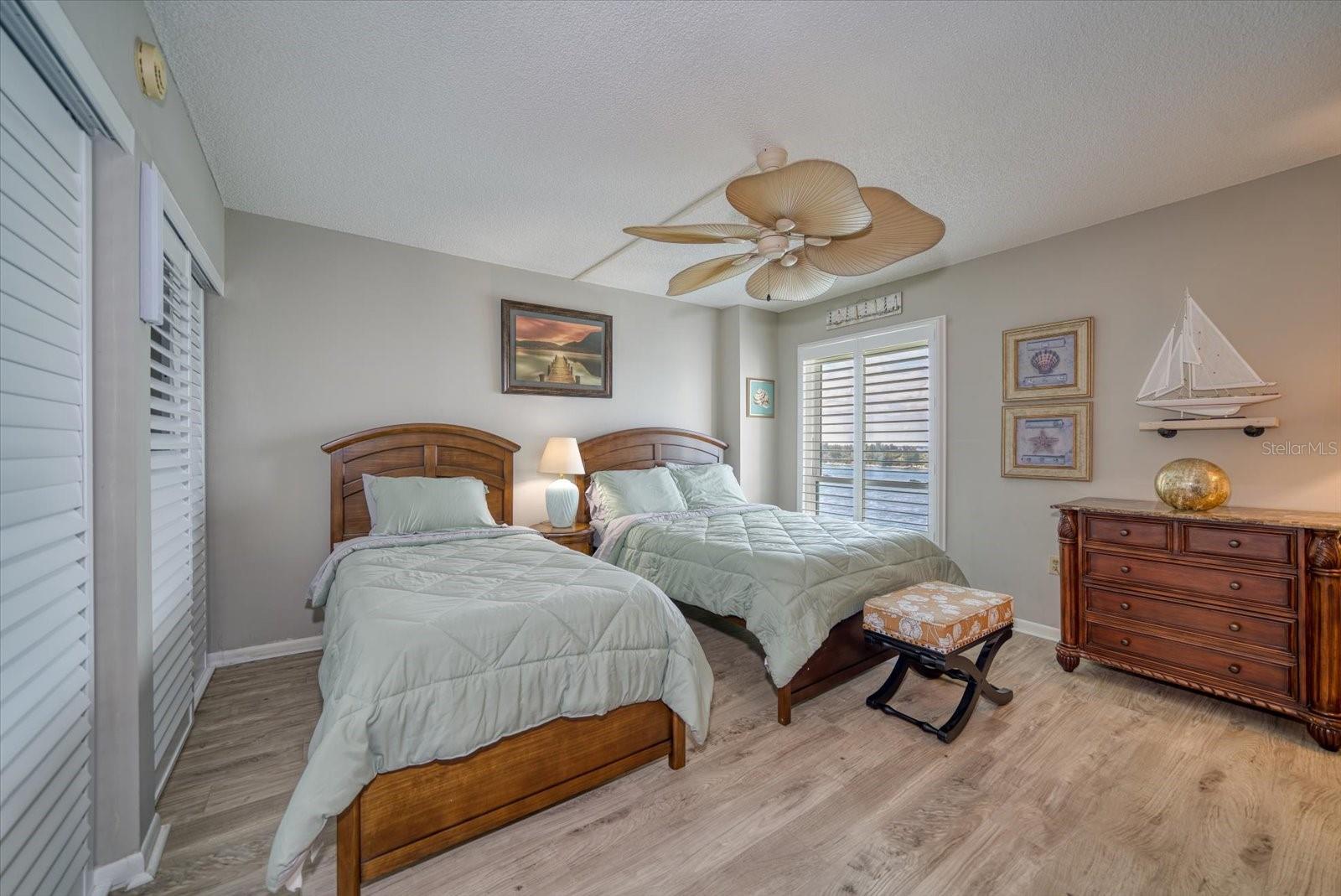 Listing photo id 17 for 450 Gulfview Boulevard 907