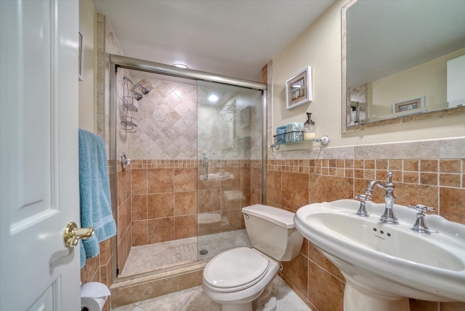 Listing photo id 19 for 450 Gulfview Boulevard 907