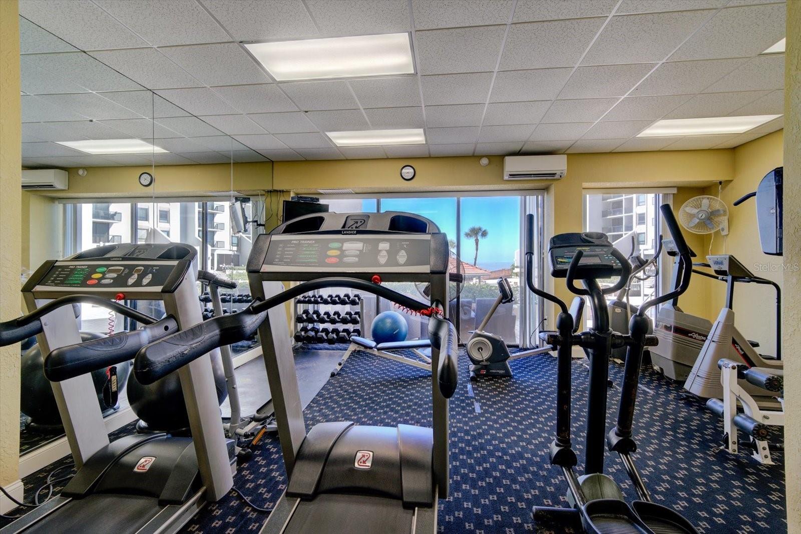 Listing photo id 24 for 450 Gulfview Boulevard 907