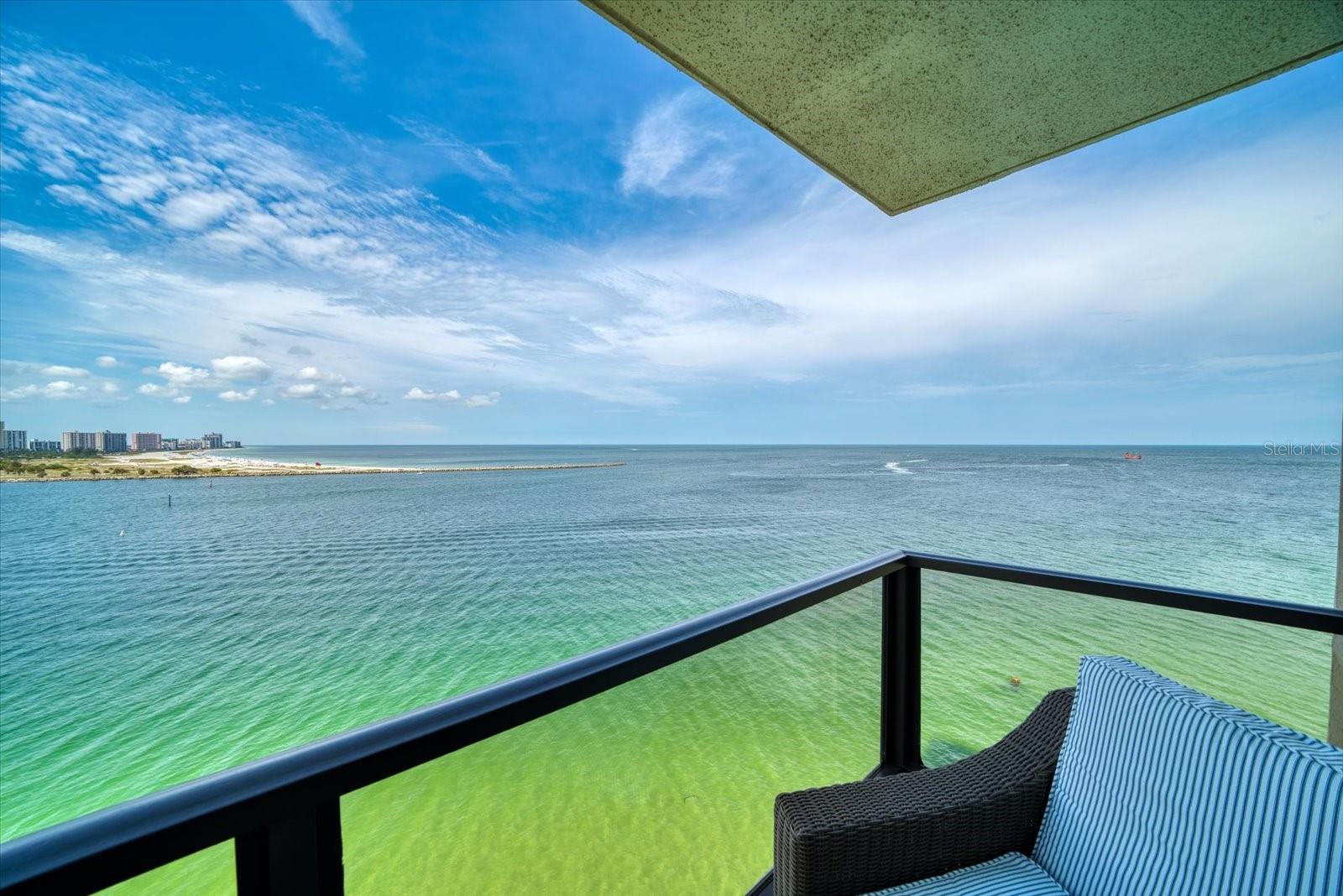 Listing photo id 3 for 450 Gulfview Boulevard 907