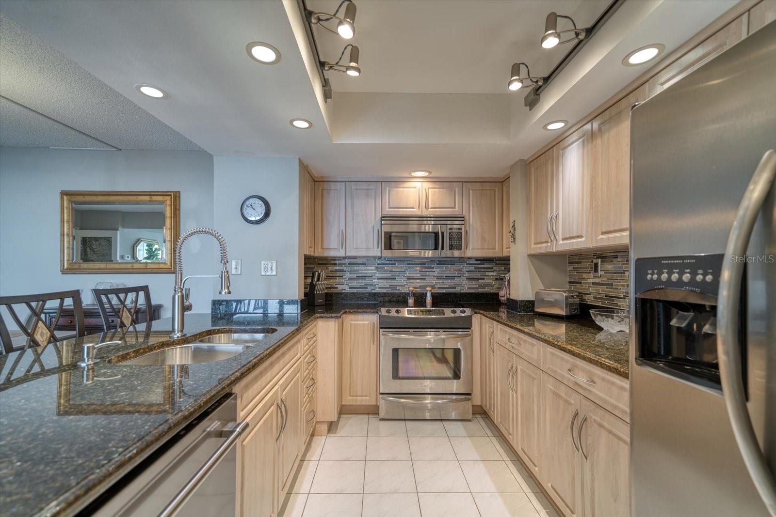 Listing photo id 6 for 450 Gulfview Boulevard 907