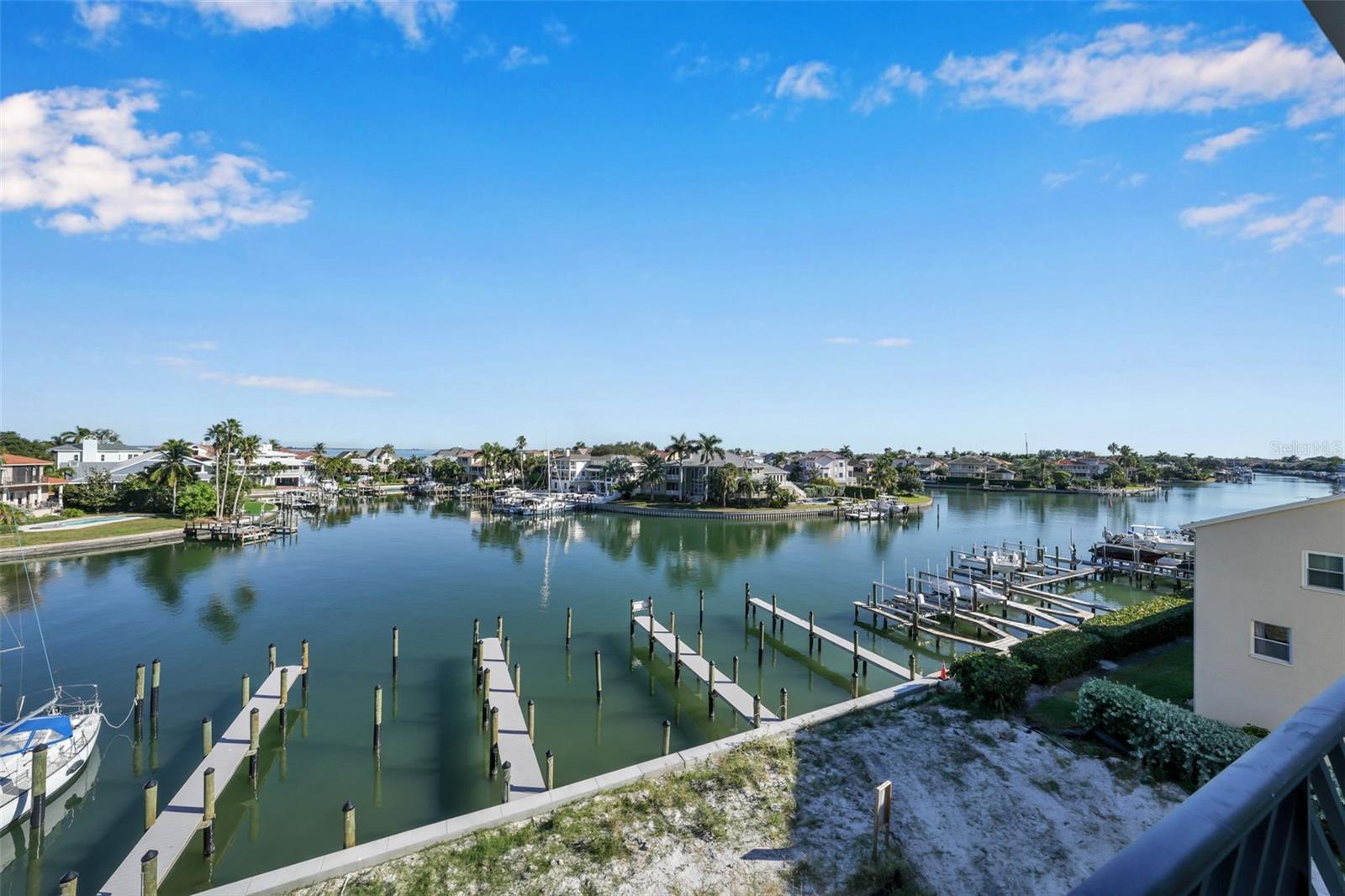 Listing photo id 41 for 455 Pinellas Bayway S 4a